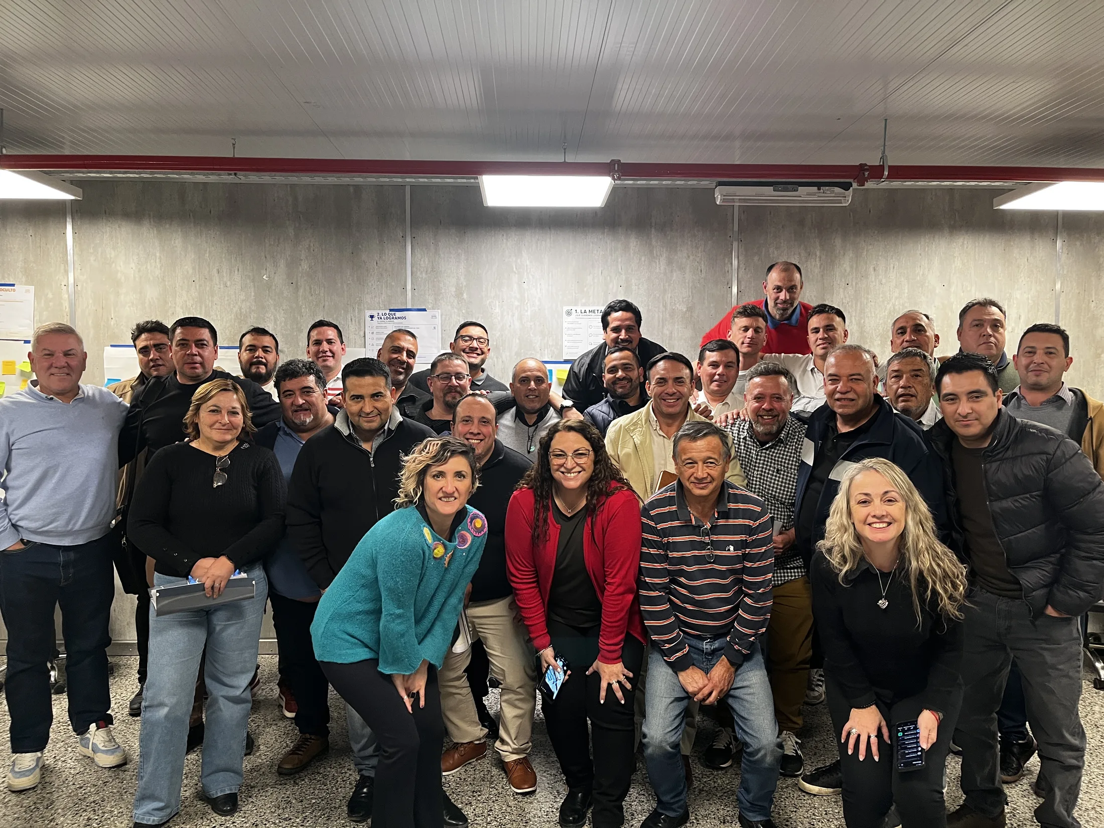 Equipo en sala de capacitación
